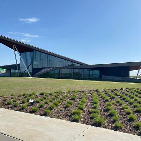 Old Fort Loft King & Queen Suites Nearest Accomodation To Marshals Museum Power Your Ev For Free! Fort Smith Luaran gambar