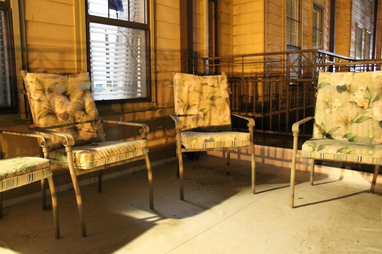 Old Fort Loft King & Queen Suites Nearest Accomodation To Marshals Museum Power Your Ev For Free! Fort Smith Luaran gambar