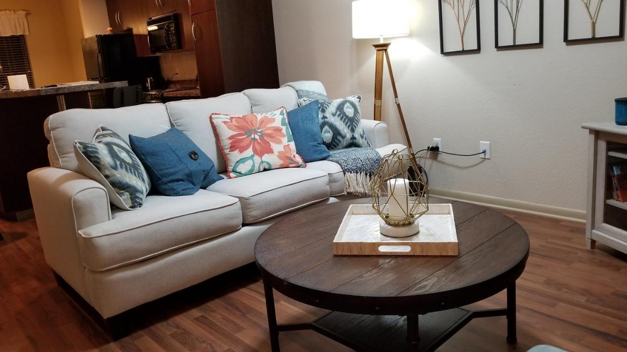 Old Fort Loft King & Queen Suites Nearest Accomodation To Marshals Museum Power Your Ev For Free! Fort Smith Luaran gambar