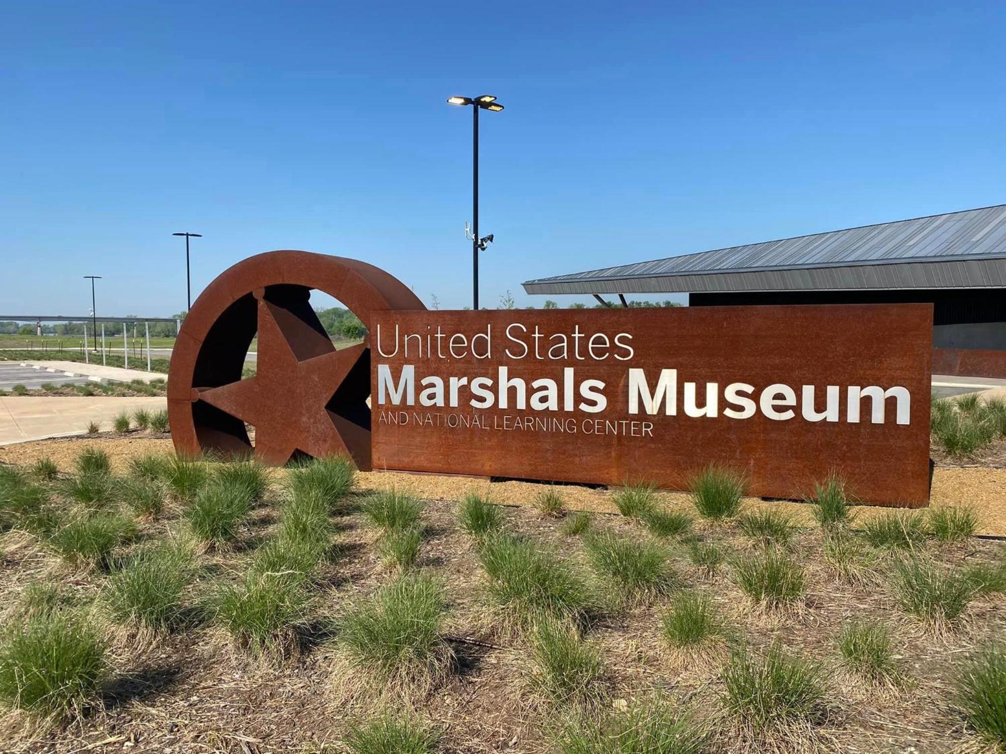 Old Fort Loft King & Queen Suites Nearest Accomodation To Marshals Museum Power Your Ev For Free! Fort Smith Luaran gambar